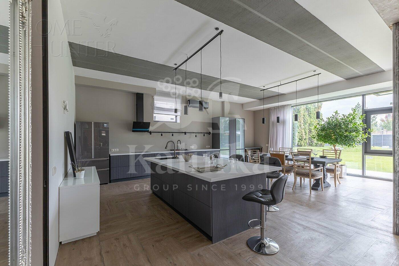 2-этажный коттедж 800 м² с отделкой