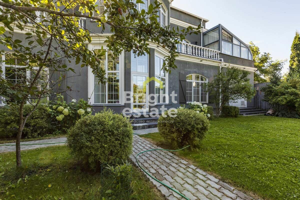 2-этажный коттедж 1 060 м² с отделкой