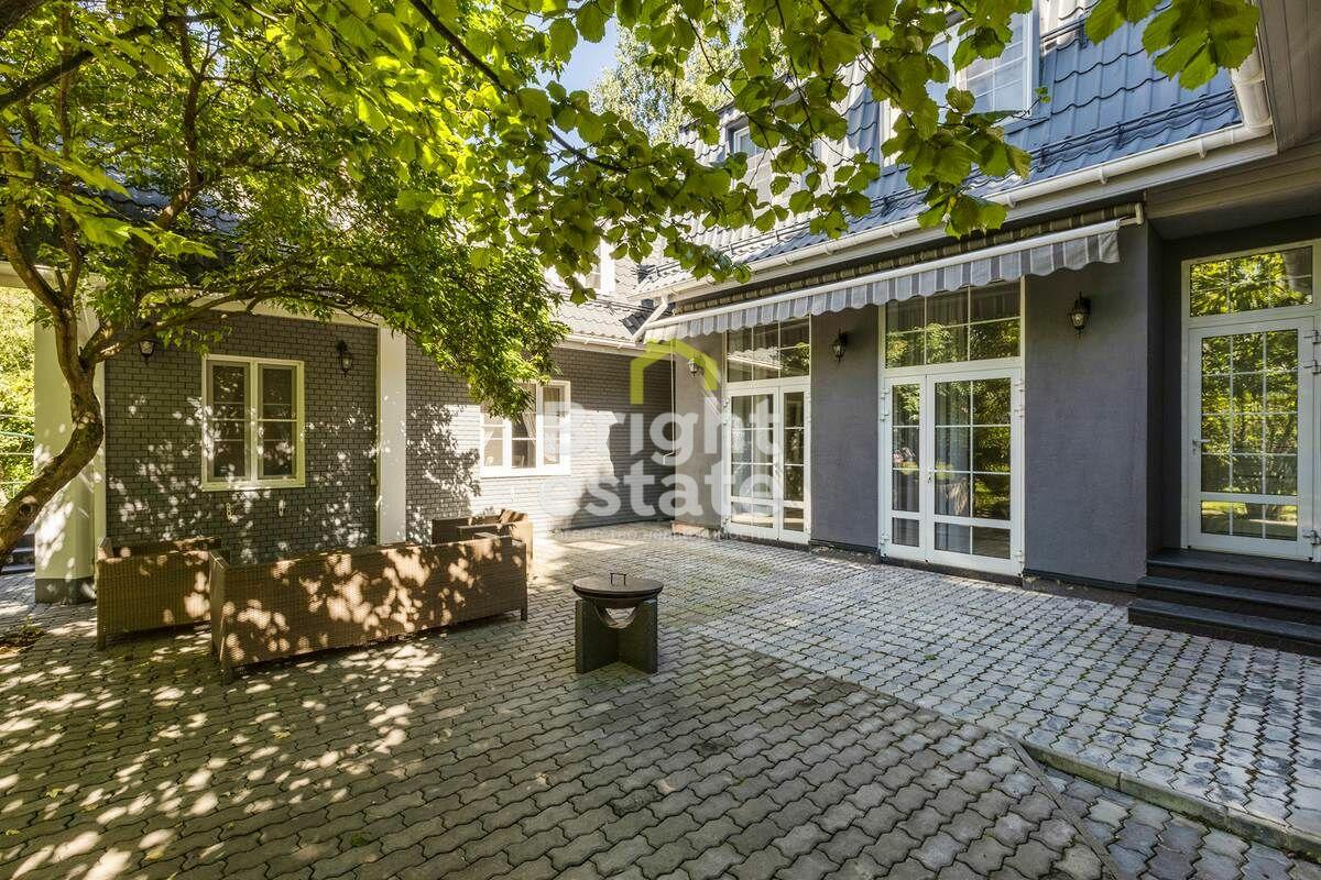 2-этажный коттедж 1 060 м² с отделкой