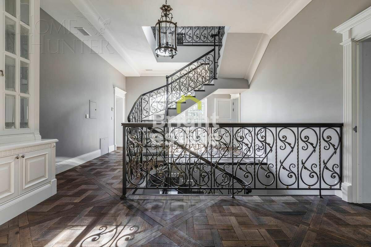 2-этажный коттедж 1 060 м² с отделкой