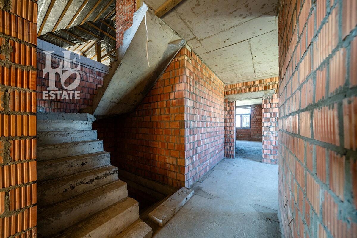 2-этажный коттедж 858 м² без отделки