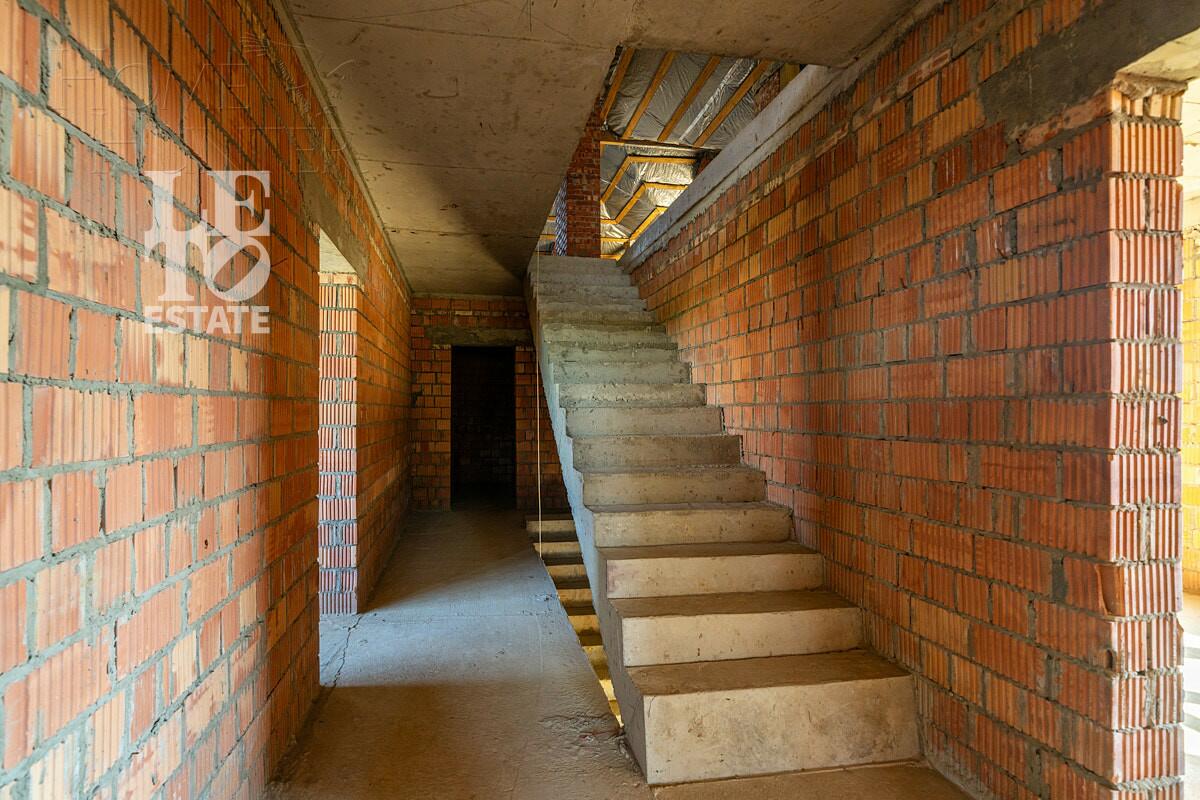 2-этажный коттедж 858 м² без отделки