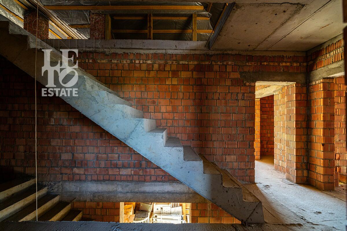 2-этажный коттедж 858 м² без отделки