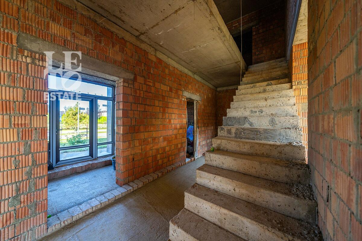 2-этажный коттедж 858 м² без отделки