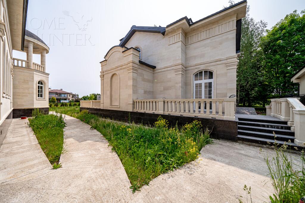 3-этажный коттедж 1 200 м² без отделки