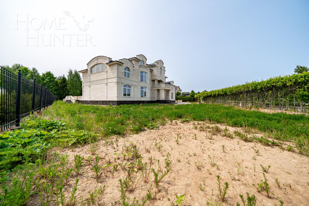 3-этажный коттедж 1 200 м² без отделки