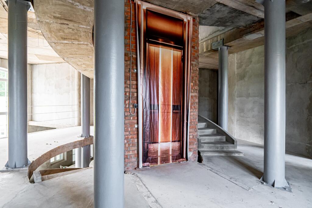 3-этажный коттедж 1 200 м² без отделки