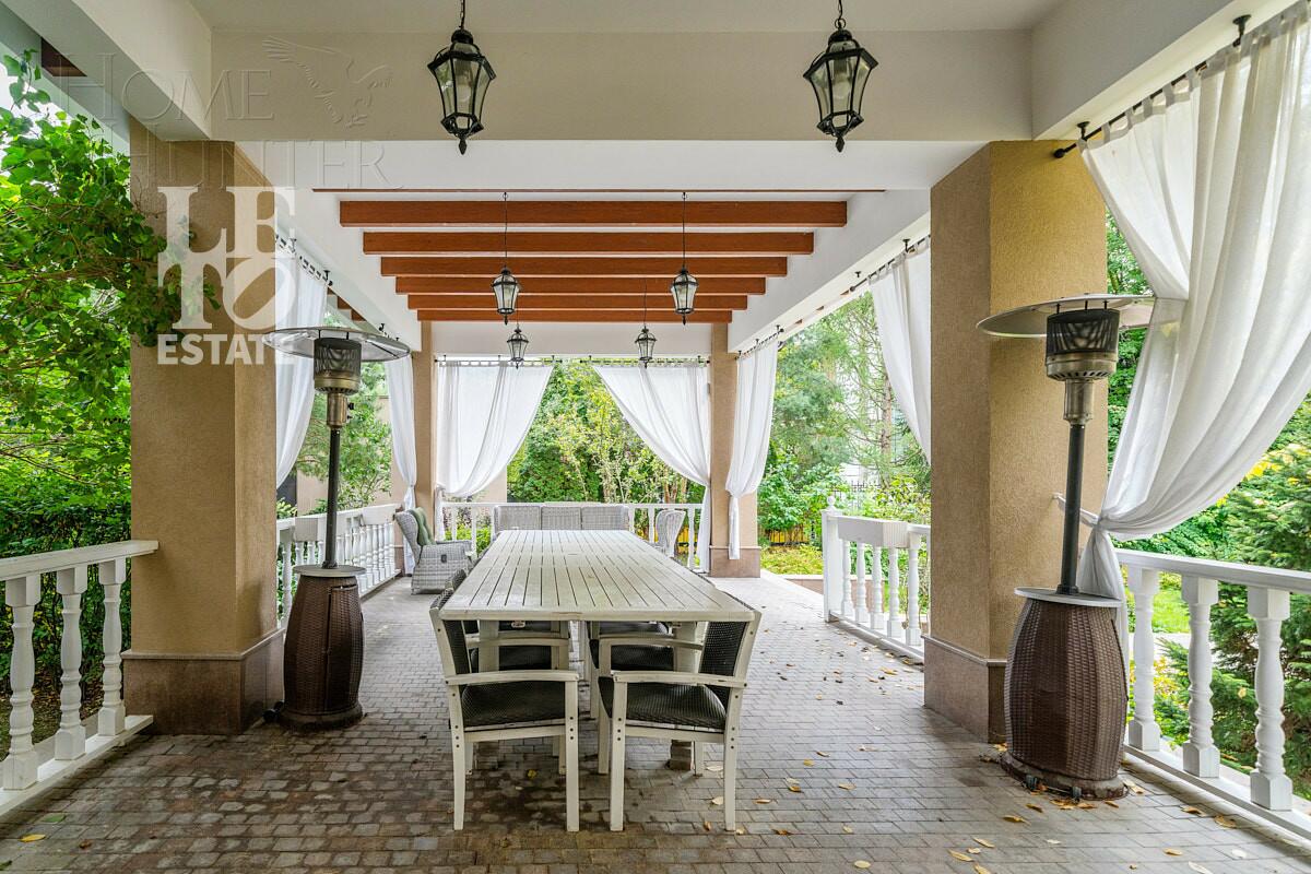 2-этажный коттедж 1 000 м² с отделкой