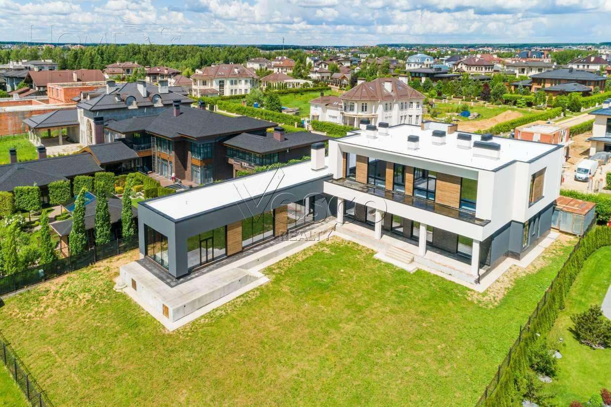 2-этажный коттедж 1 200 м² без отделки