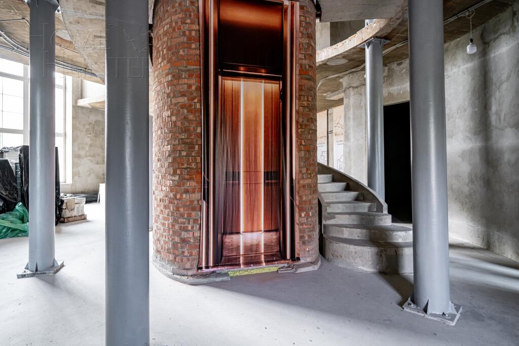 3-этажный коттедж 1 200 м² без отделки