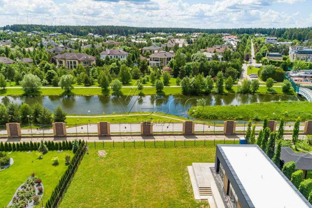 2-этажный коттедж 1 200 м² без отделки