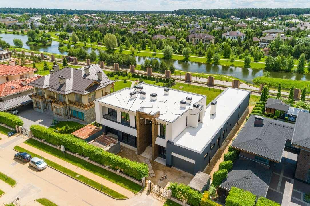 2-этажный коттедж 1 200 м² без отделки