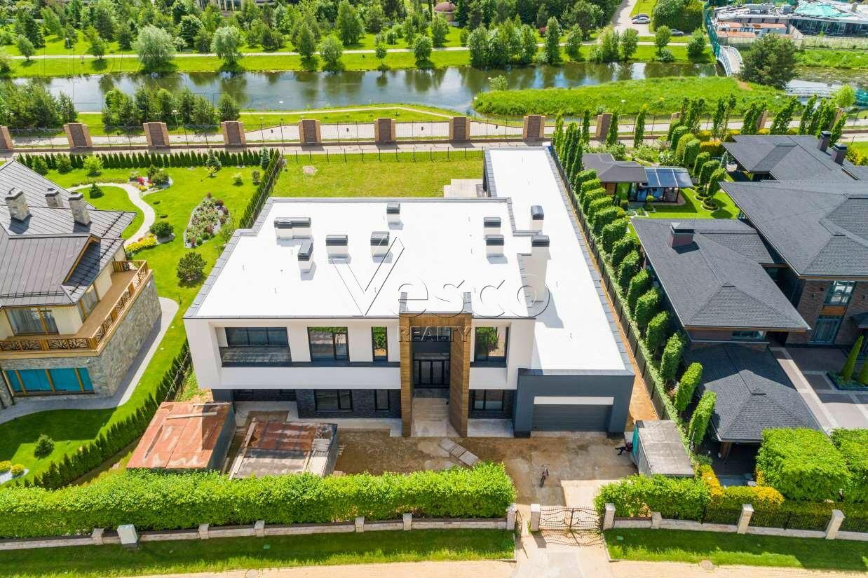 2-этажный коттедж 1 200 м² без отделки