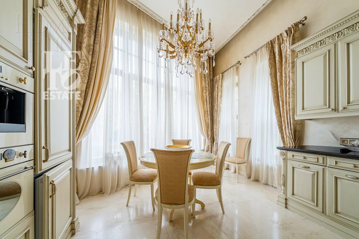 2-этажный коттедж 1 000 м² с отделкой