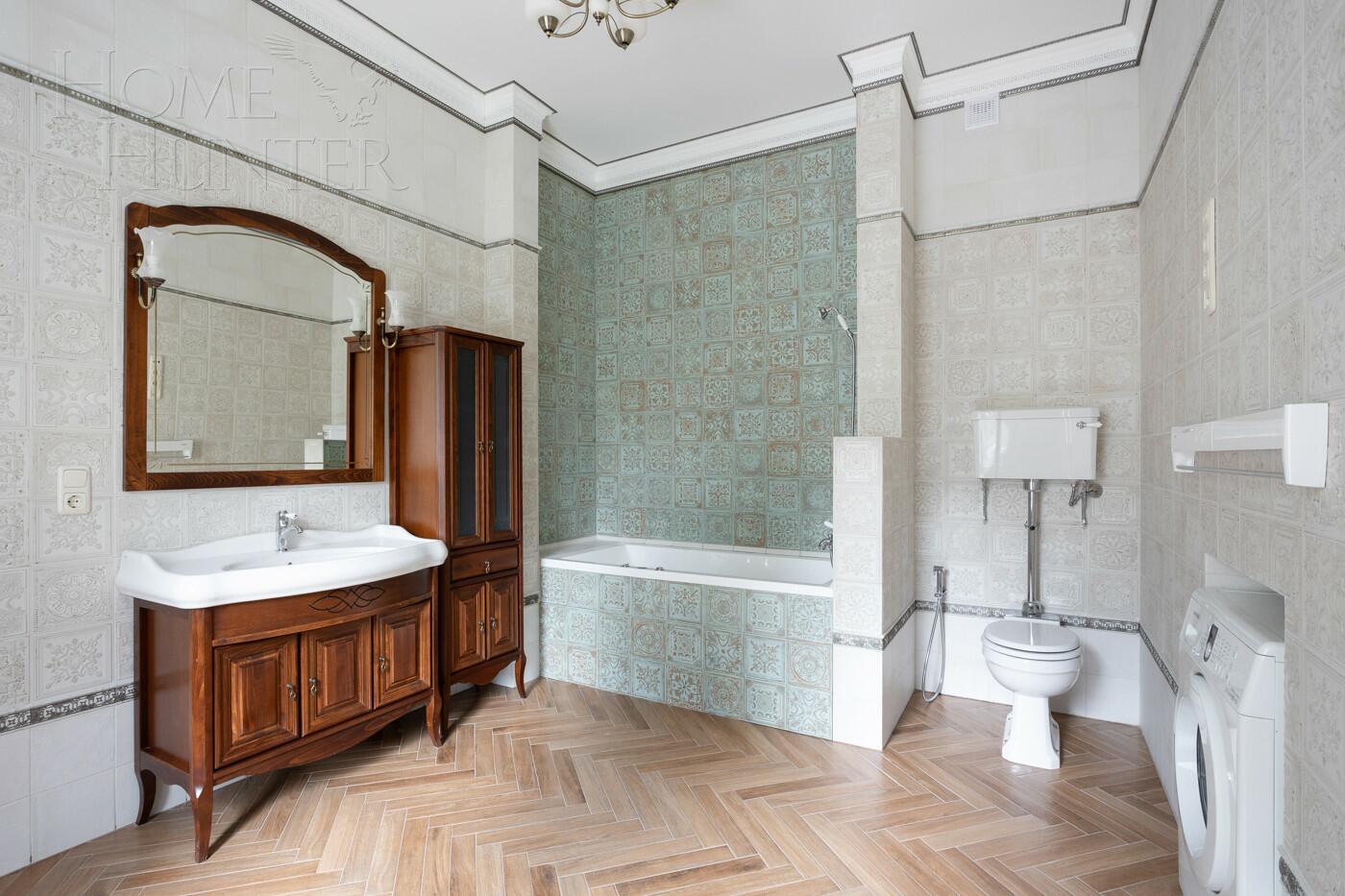 5-КОМН. КВАРТИРА С ОТДЕЛКОЙ 202.6 М² НА 3 ЭТАЖЕ