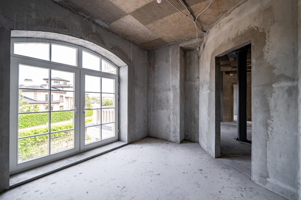 3-этажный коттедж 1 200 м² без отделки