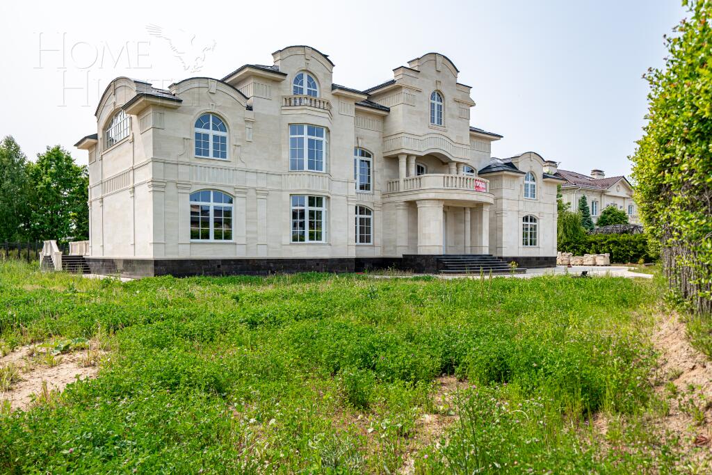 3-этажный коттедж 1 200 м² без отделки