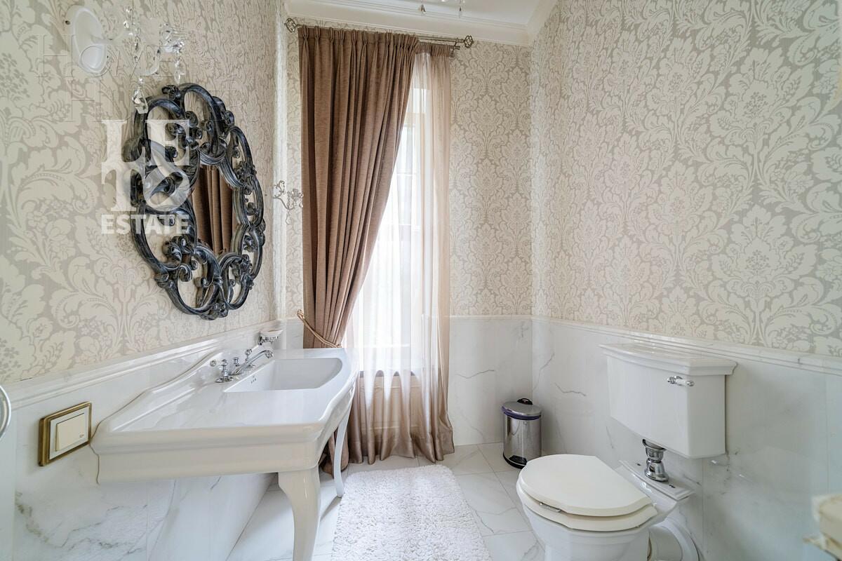 2-этажный коттедж 1 000 м² с отделкой