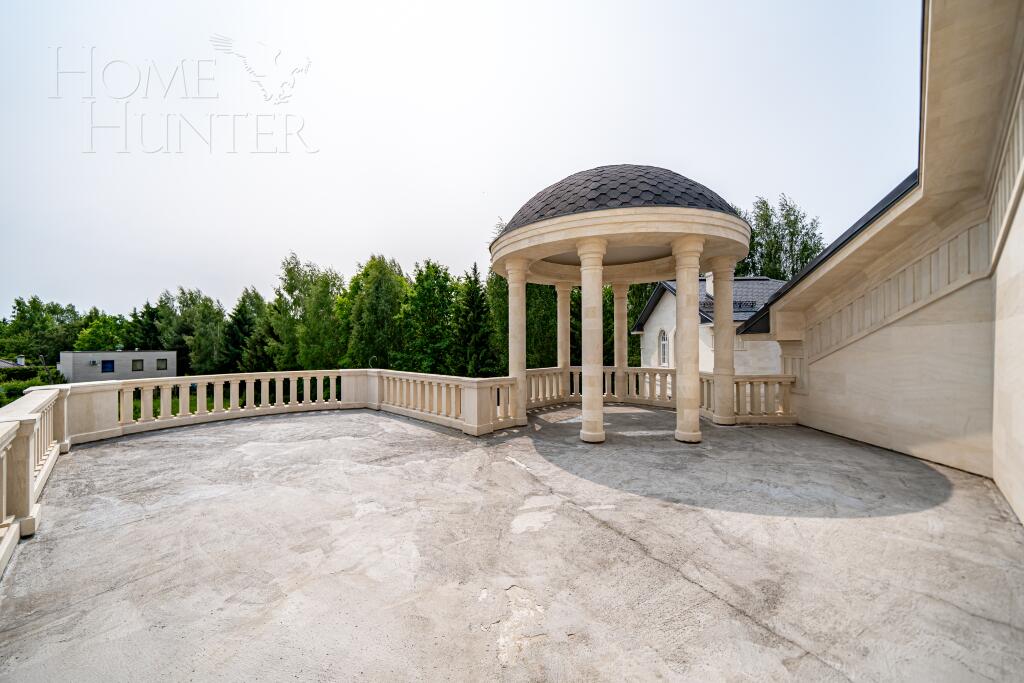 3-этажный коттедж 1 200 м² без отделки