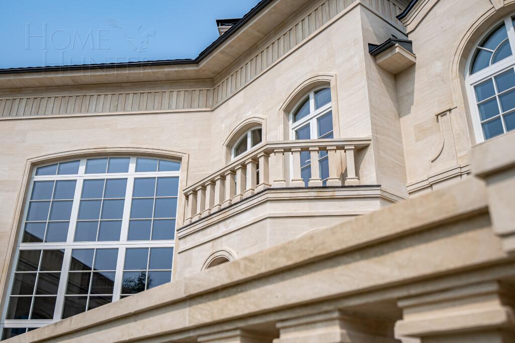 3-этажный коттедж 1 200 м² без отделки