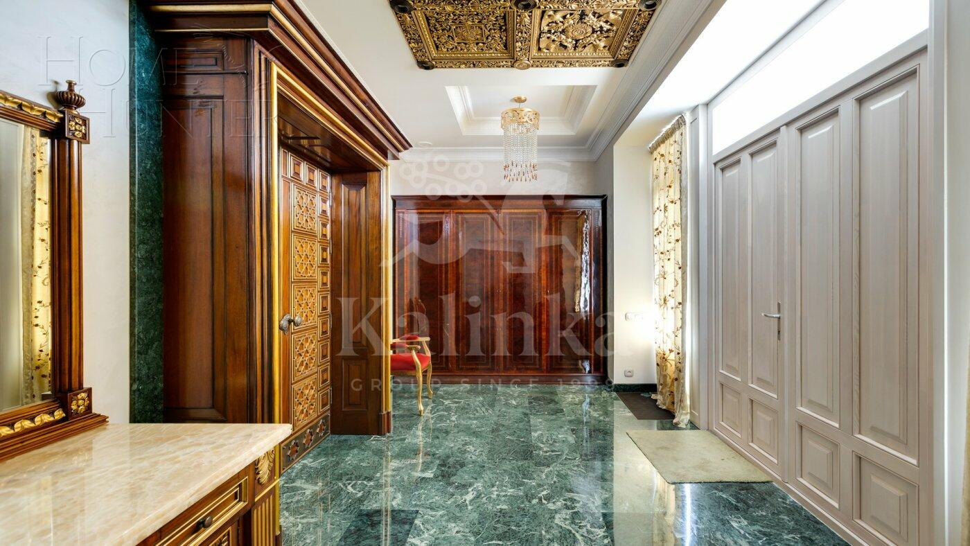 2-этажный коттедж 550 м² с отделкой