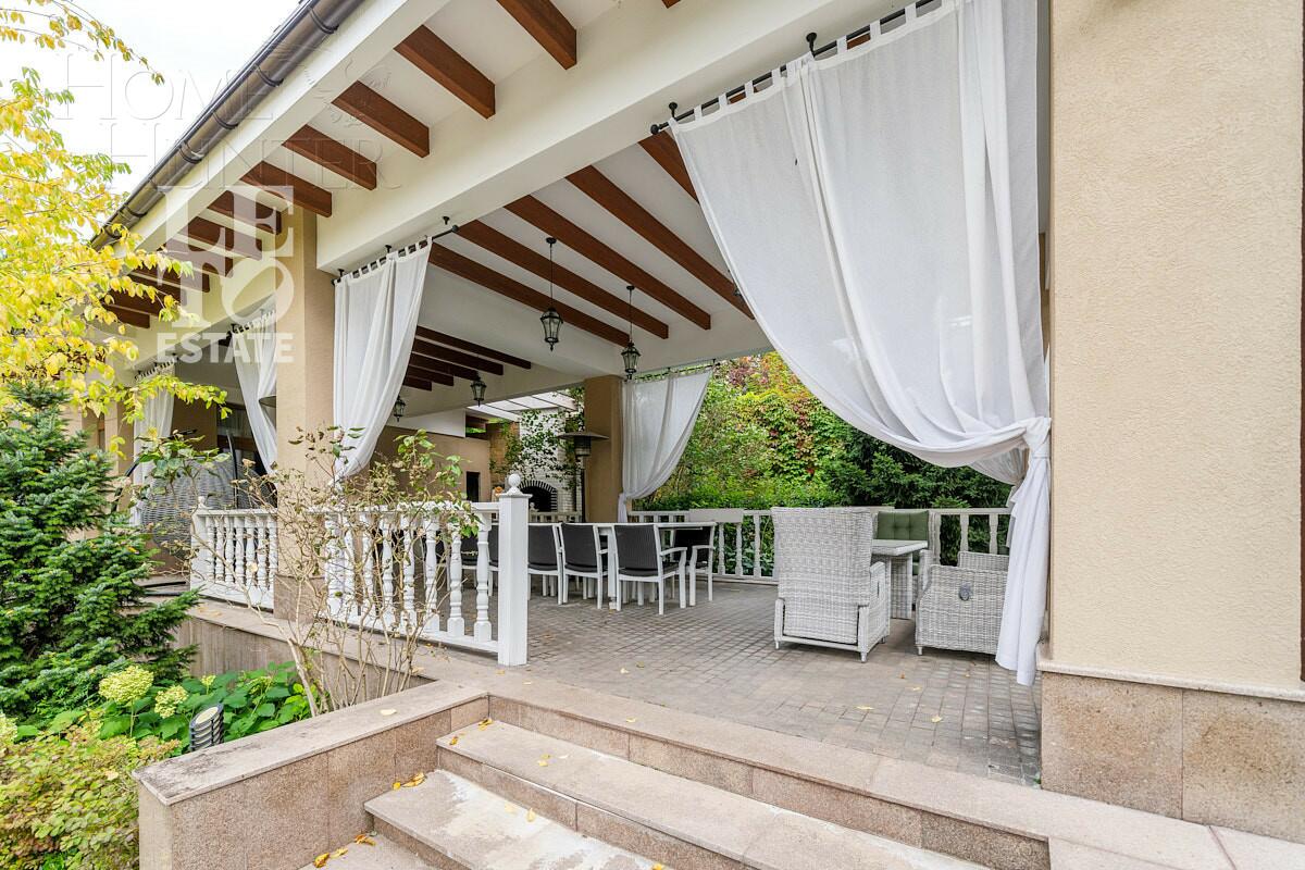 2-этажный коттедж 1 000 м² с отделкой