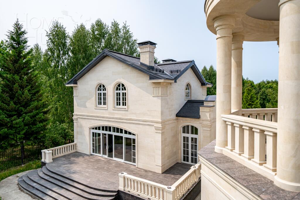 3-этажный коттедж 1 200 м² без отделки