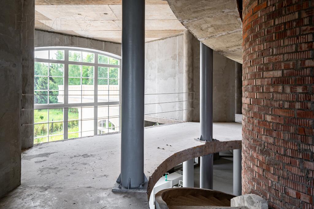 3-этажный коттедж 1 200 м² без отделки