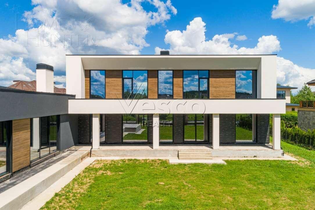 2-этажный коттедж 1 200 м² без отделки