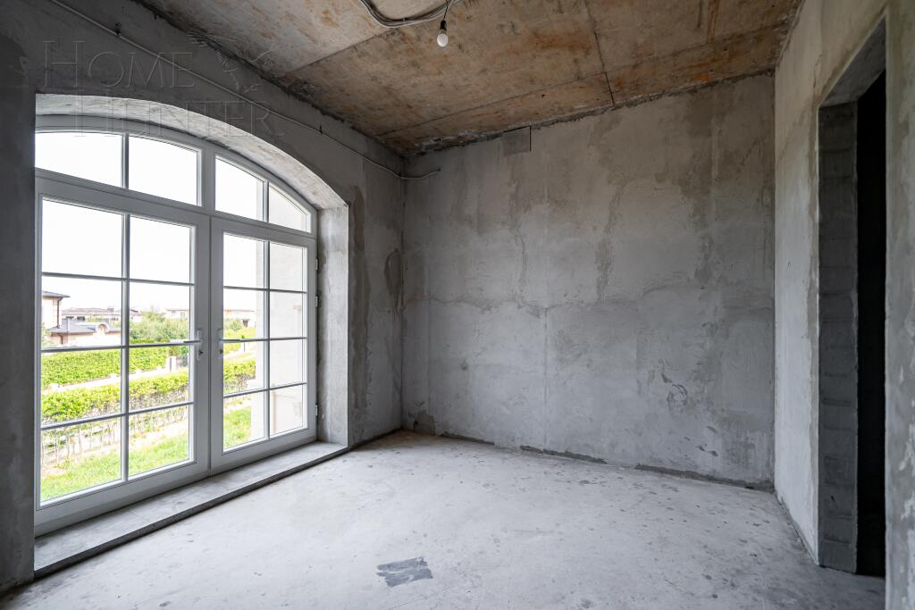 3-этажный коттедж 1 200 м² без отделки