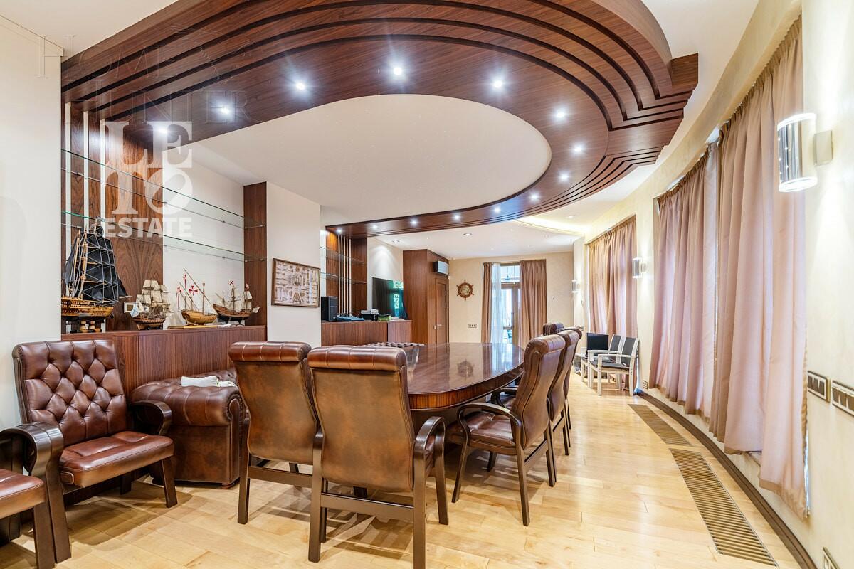 2-этажный коттедж 1 000 м² с отделкой