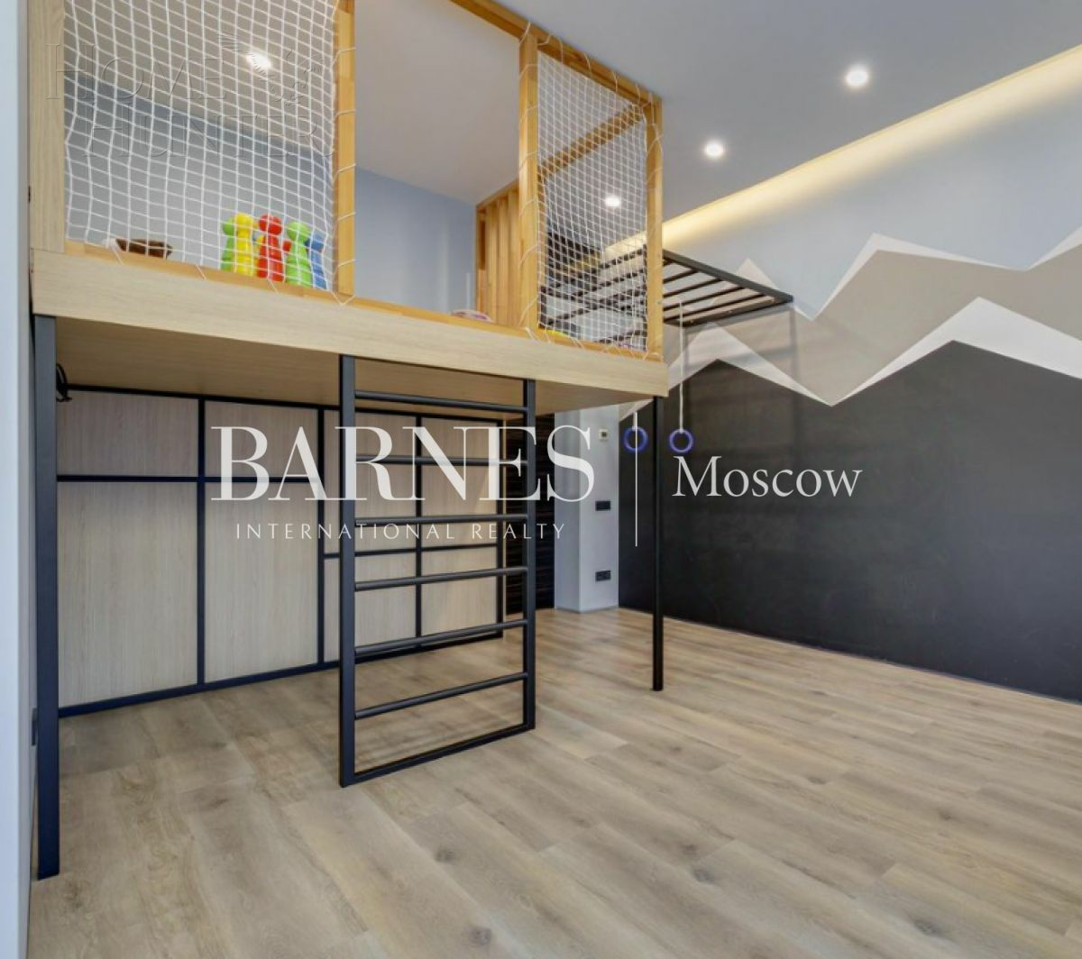 2-этажный коттедж 688 м² с отделкой