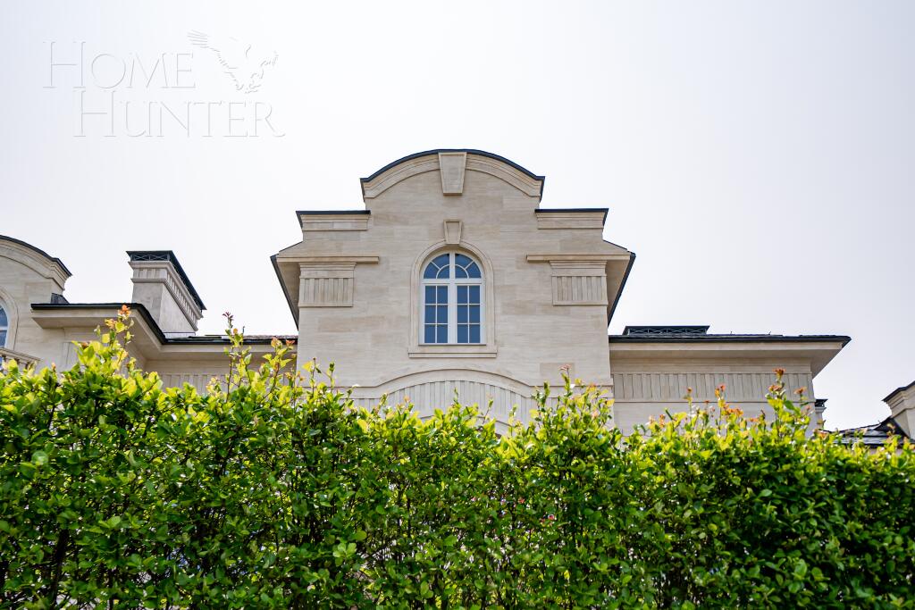 3-этажный коттедж 1 200 м² без отделки