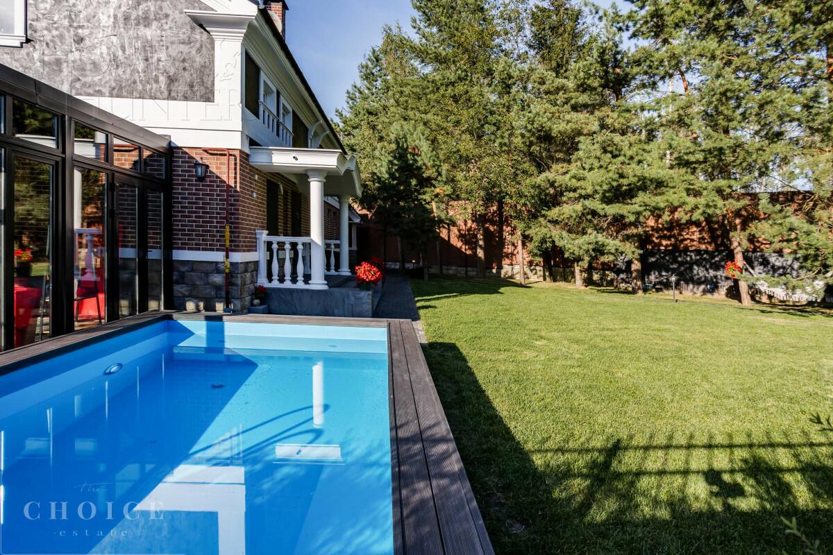 1-этажный коттедж 270 м² с отделкой