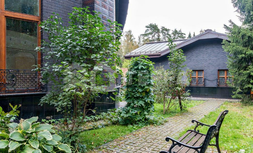 3-этажный коттедж 700 м² без отделки