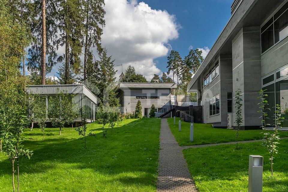 2-этажный коттедж 1 230 м² с отделкой