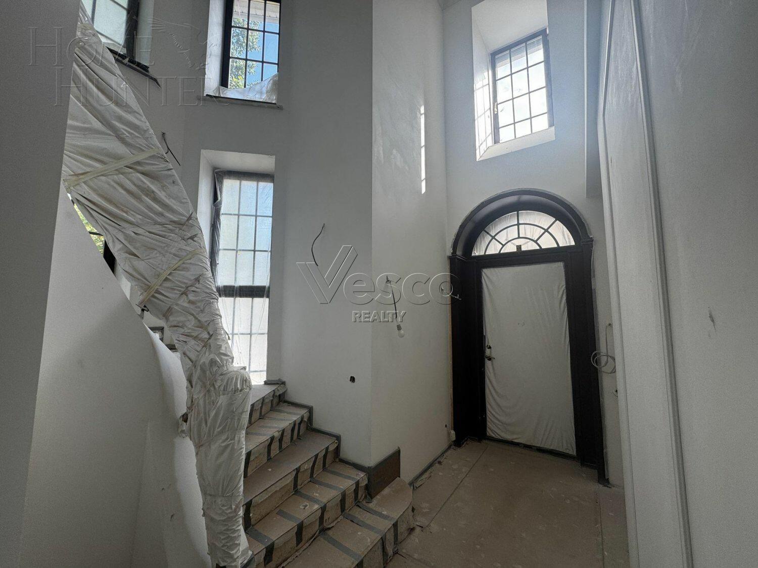 2-этажный коттедж 450 м² без отделки