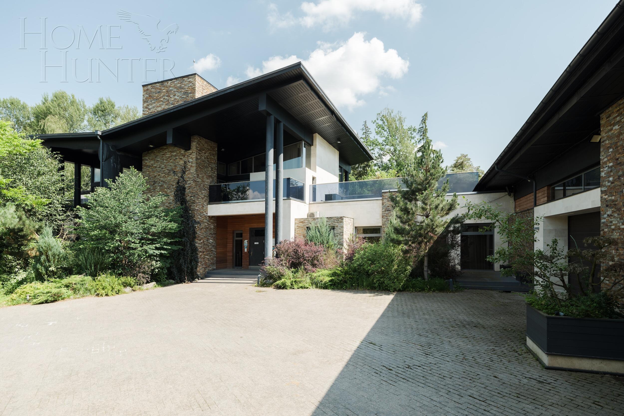 2-этажный коттедж 1 235 м² с отделкой