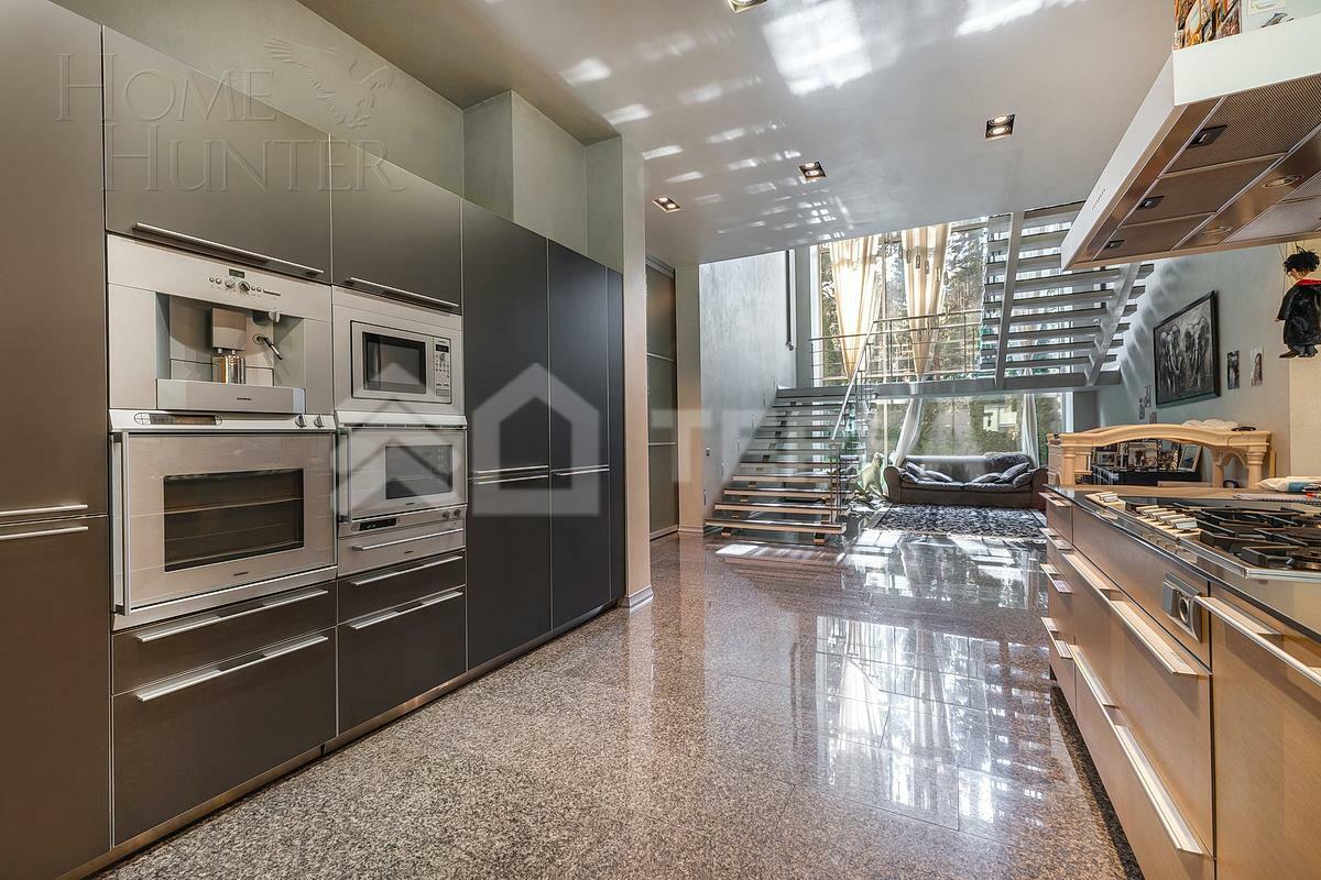 2-этажный коттедж 1 230 м² с отделкой