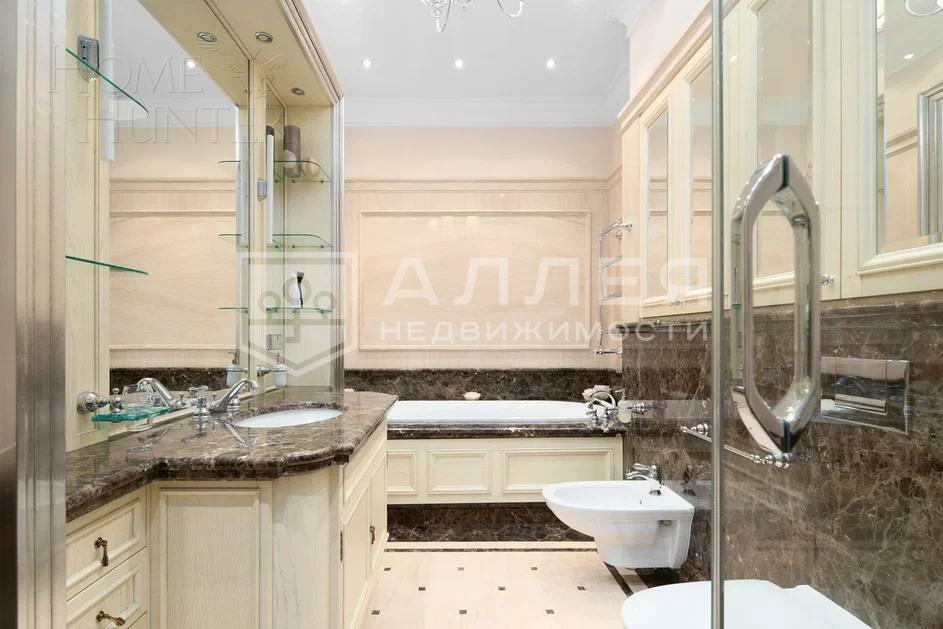 2-этажный коттедж 1 211 м² с отделкой