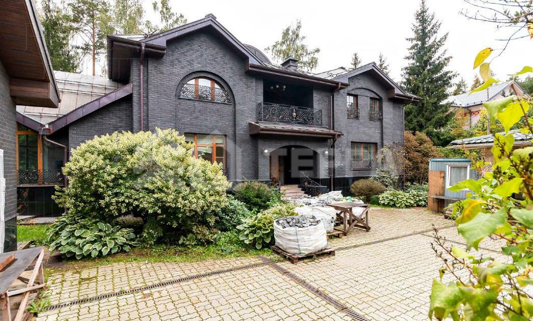 3-этажный коттедж 700 м² без отделки