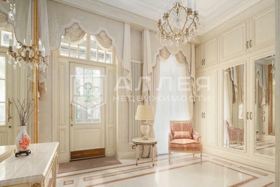 2-этажный коттедж 1 211 м² с отделкой