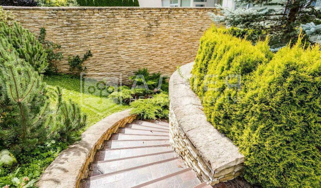 2-этажный таунхаус 390 м² с отделкой