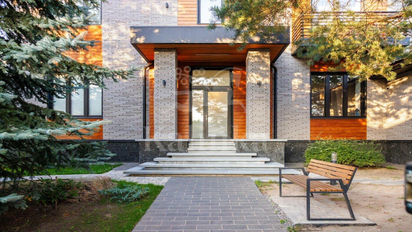 2-этажный коттедж 600 м² с отделкой