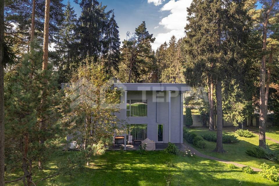 2-этажный коттедж 1 230 м² с отделкой