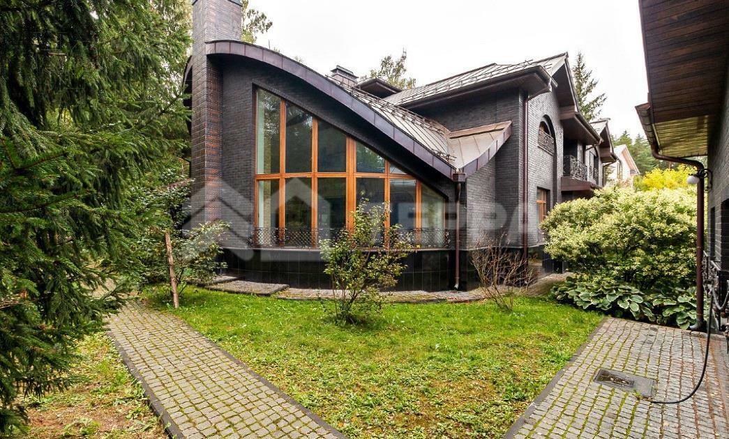 3-этажный коттедж 700 м² без отделки