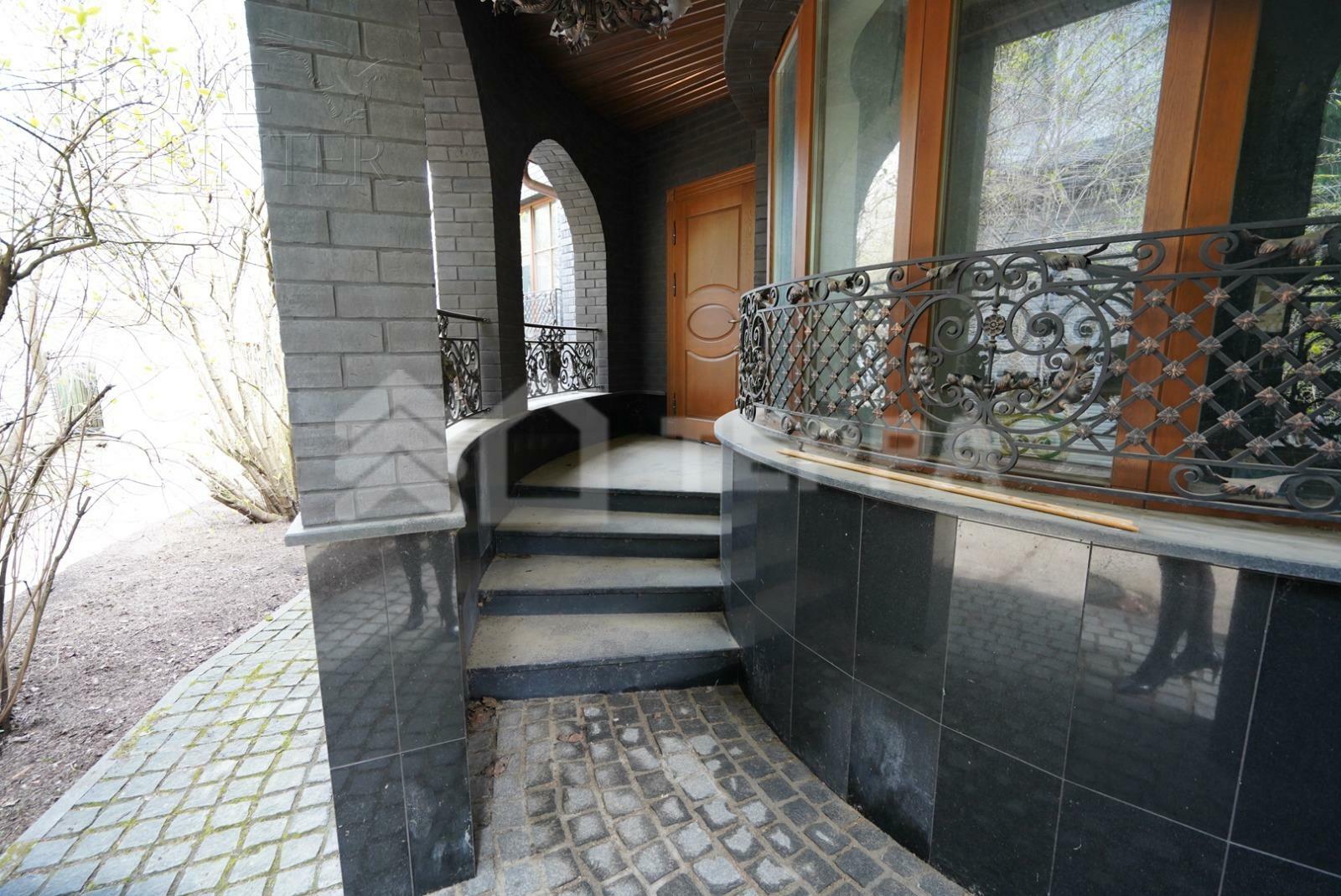 3-этажный коттедж 700 м² без отделки