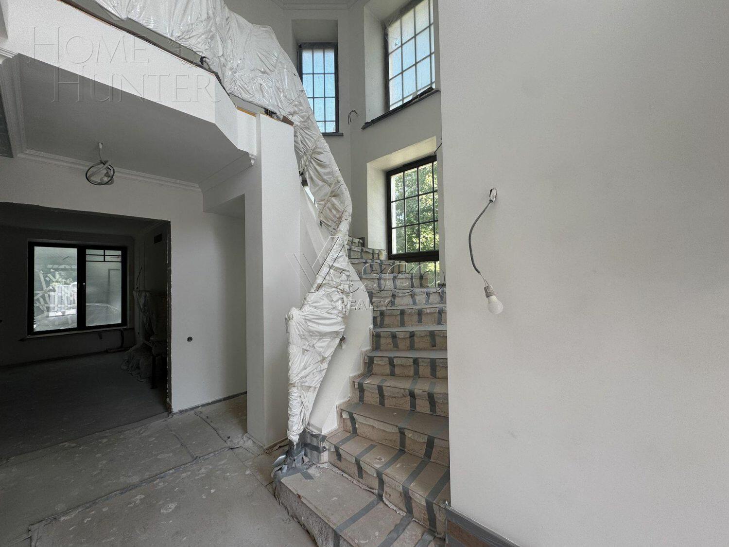 2-этажный коттедж 450 м² без отделки