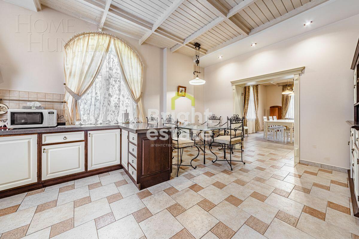 3-этажный коттедж 600 м² с отделкой