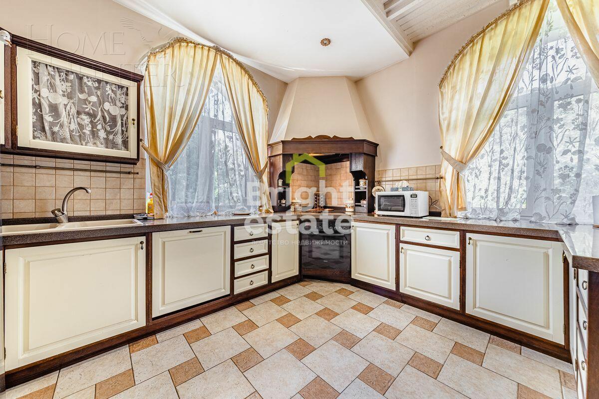 3-этажный коттедж 600 м² с отделкой